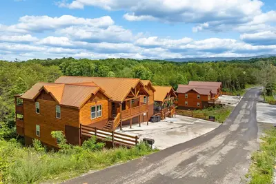 Image de 16 Bedrooms, 2 Heated Pools, 1 Epic Getaway