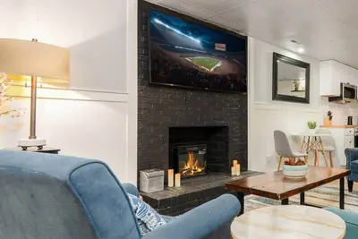 6br/4. 5ba by Duke, Unc, Dpac