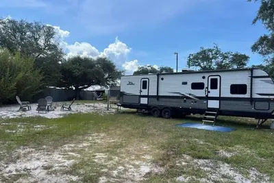 Image de Welcome to All Gussied Up, Glamping at the Gulf.