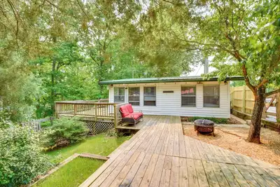 Image de Waterfront Cabin w/ Private Dock on Lake Hartwell!