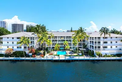 Image de Coastal Escape • Walk to Beach • Gym • Pool • Hot Tub