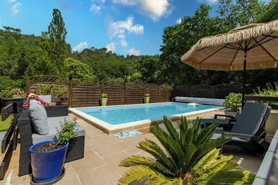 Image de Escapade tranquille avec piscine et jardin près de Lascaux