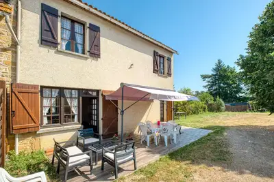 Image de Maison de vacances 'La Coccinelle - Perigord Noir' avec terrasse privée et jardin privé