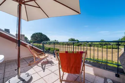 Image de Appartement 'Arzon' avec terrasse privée, jardin partagé et balcon
