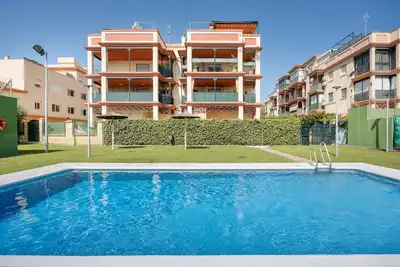 Appartement 'Camaleón 7' avec piscine partagée, terrasse privée et climatisation