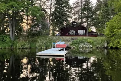 Image de Nestled in the Whistling Pines Charming 2-bedroom home sleeps 6 in Grand Rapids!