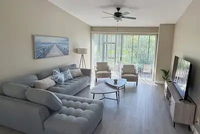 Image de Charming 2 Br condo with golf course views in North Tampa! Snowbirds welcome!