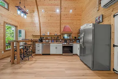 Image de Family Escape in the Forest – Hot Tub, Fire Pit, Loft for Kids & Peaceful Views