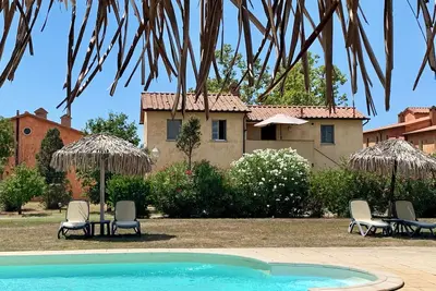 Image de Sea and Green. Delightful apartment in park with swimming pool. Parking. Pets allowed