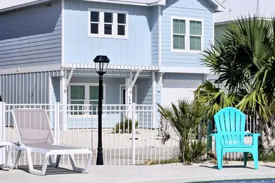 Image de Waterfront! Location! Hot Tub, Arcade, Pool, Walk to Everything in Fulton