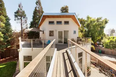 Image de Unique Tiny House + Sky \"Perch\" and Roof Deck