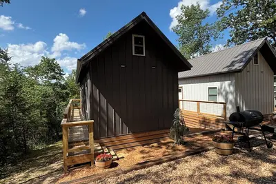 Image de Brand new 3-bedroom lakefront with walk down access to TableRockLake and firepit