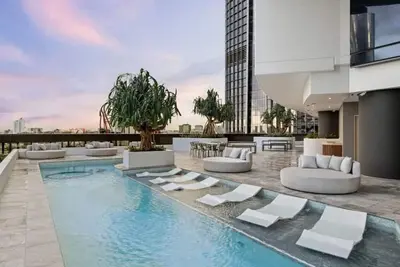 Image de Stylish Brisbane Apartment with Pool Sauna and Gym