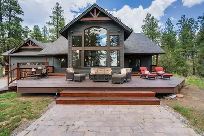 Image de Pet Friendly, Big Deck & Forest Views!