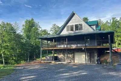 Image de Secluded Smoky Mountains 3-bedroom home with hot tub, WiFi, Ac