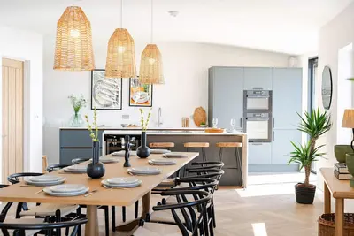 Image de The Beacon is a five bedroomed terraced seafront retreat with incredible views of Widemouth Bay. It