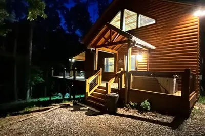 Image de Cozy mountain retreat w/hot tub, game room, 15min drive to casino!