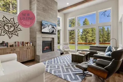 Image de Adventure View Kangaroo Loop 2 with hot tub, lake, forest and fairway views!