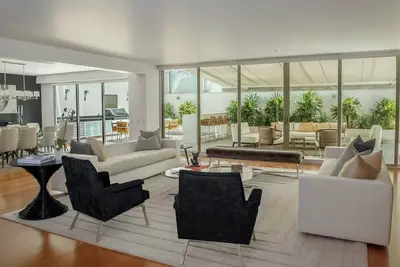 Image de Charming 2-bedroom house in Victoria with Ac