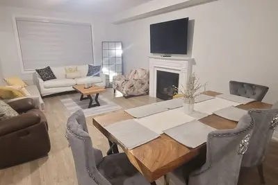 Image de Brand New Fully Furnished 4 Beds/4 Baths Detached Property In Woodstock! !