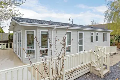 Image de This contemporary and spacious lodge is ideal for a family escape by the sea.