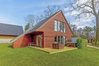 Image de Super stylish, luxury, modern two storey lodge with contemporary interior design.