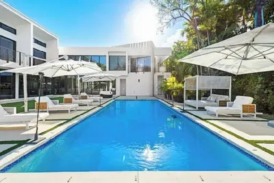 Image de New 5br Ultra Luxury Home in Coral Gables—Golf, Outdoor bar, & Pool!