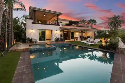 Image de Luxury 5 Br Villa Palmilla Estates with Golf Cart