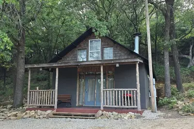 Image de A-Frame Cabin located just minutes from Turner Falls.
