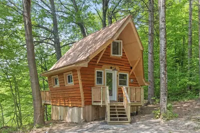 Image de Whimsical Vermont Cabin w/Hot Tub & Mountain Views