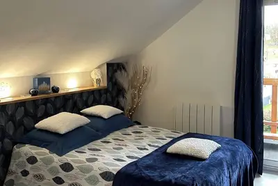 Image de Chambre dans résidence à proximité de sentiers de randonnée incroyables