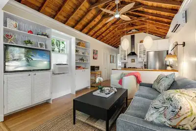 Image de La Pluma Loca ~ Charming and Updated 3 Bedroom, 2 Bath Home!