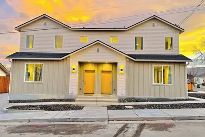 Image de Brand New At Most Desirable Area