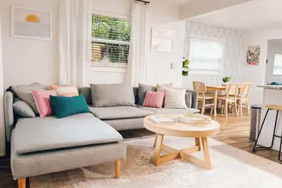 Image de Modern & Updated House with King Bed & Plunge Pool. Child Friendly!