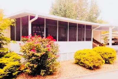 Image de Hendersonville! \"Beautifully Furnished Rental! !