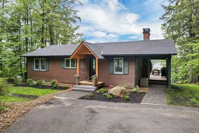 Image de Lakefront Luxury – Dock, Beach, Deck & Game Room | Sleeps 10