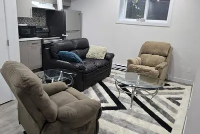 Image de Luxury one bedroom basement suite in downtown of Edmonton Alberta.