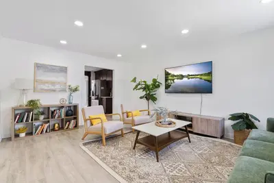 Image de Modern 4br Home in Heart of Huntington Beach