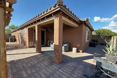 Image de Dove Mountain Perserve, gated, dog friendly home.
