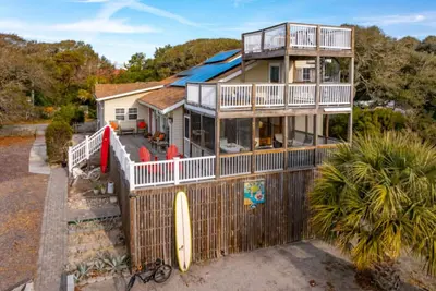 Image de 100 steps to the beach, Ocean Views, Folly Vibes