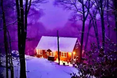 Image de Voted #1 home on Beech, loft, views, hot tub, pets, private, 2 beds, & firepit