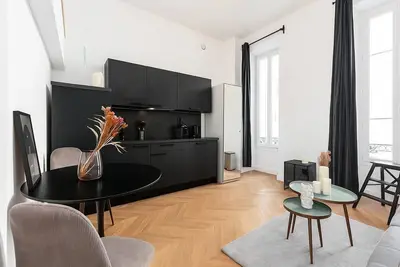 Image de Studio mezzanine rénové - Ac - 300m Jean Médecin