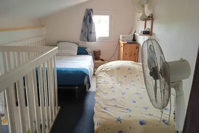 Image de Charmante maisonnette avec terrasse, piscine et accès forêt – 5 personnes