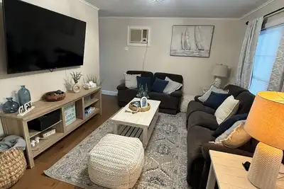 Image de Lakeside Oasis 2 ~Two minutes to Lake Opechee\nCharming 4bedroom house in Laconia