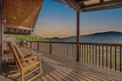 Image de Secluded 1. 5ac Luxury Cabin w/ Hot Tub, Pool Table, & Amazing Mountain Views!