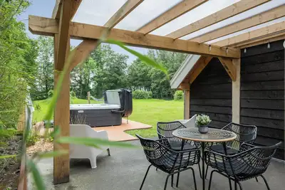 Image de Luxurious tiny house with jacuzzi: unwind in beautiful Friesland nature