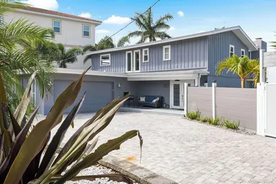 Image de Beautiful Oceanfront 4br Palm Harbor home w/ pool, chef's kitchen, and boat dock