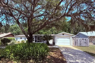 “30 Day or more rental Only” Private Rainbow River access! Dunnellon 2 bed house