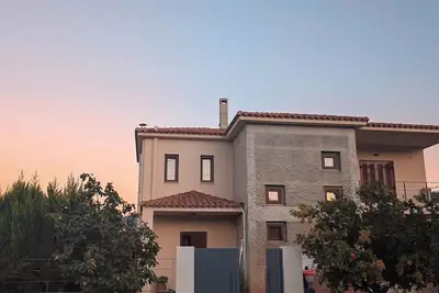 Image de Spacious 4-Bedroom Villa with Garden - Family-Friendly, Near Akrata Beach