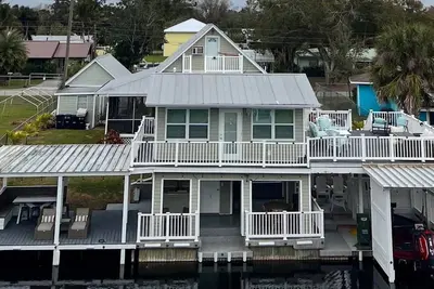 Image de Ultimate Dock House w/Boat Parking